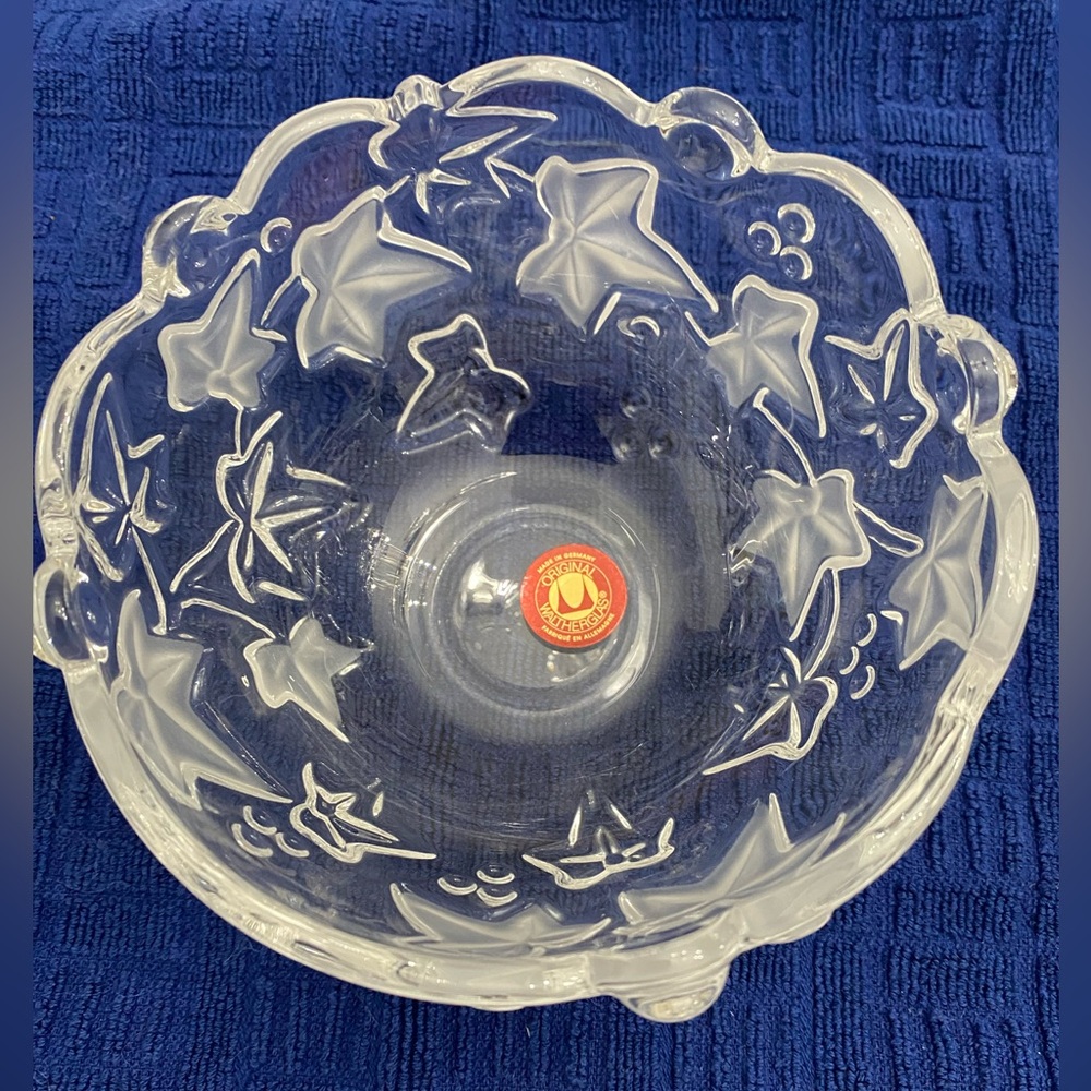 ORIGINAL WALTHERGLAS 5” ROUND GLASS BOWL WITH EMBOSSED FROSTED AND CLEAR LEAVES
